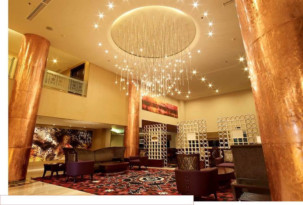 安汶瑞雅酒店 外观 照片